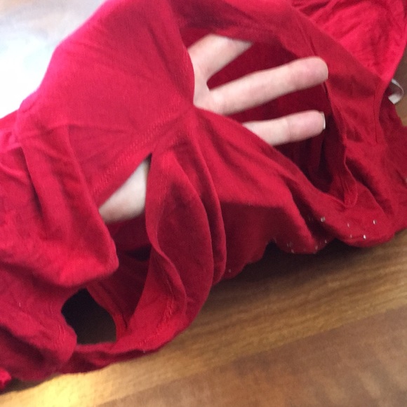 Red asymmetrical shirt - Picture 10 of 12